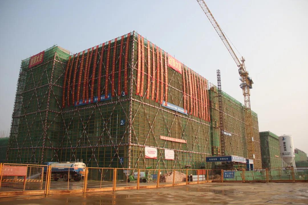 华润6966集团科创城现代中药出产基地一期项目封顶1.jpg